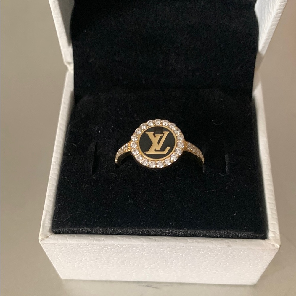 Luis Vuitton Elegant Gold and Black Ring